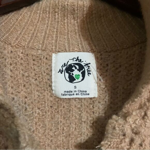 NWT We The Free 1/4 button up sweater size Small - Picture 5 of 8